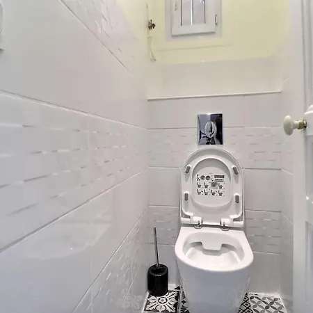 Au Pied De La Gare Apartment *